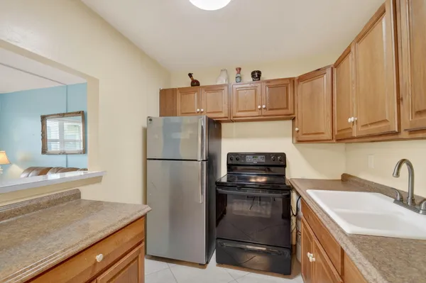 $140,000 | 370 Horizon Street East, Boynton Beach, FL 33435