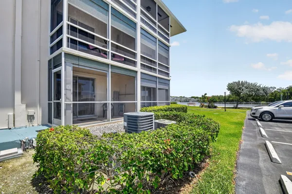 $140,000 | 370 Horizon Street East, Boynton Beach, FL 33435