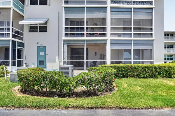 $140,000 | 370 Horizon Street East, Boynton Beach, FL 33435