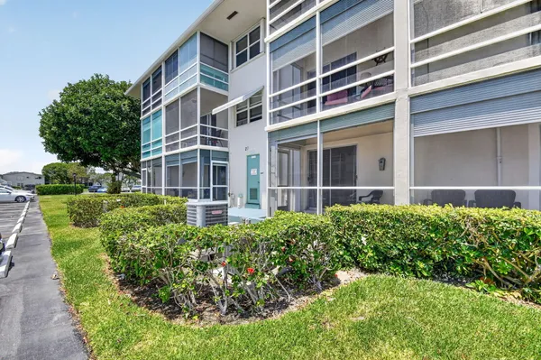 $140,000 | 370 Horizon Street East, Boynton Beach, FL 33435