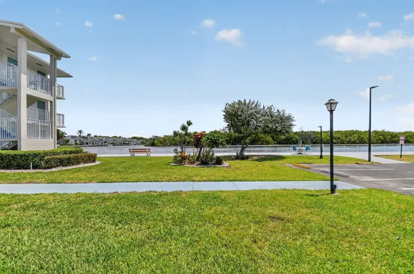 $140,000 | 370 Horizon Street East, Boynton Beach, FL 33435