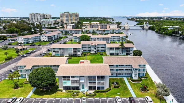 $140,000 | 370 Horizon Street East, Boynton Beach, FL 33435