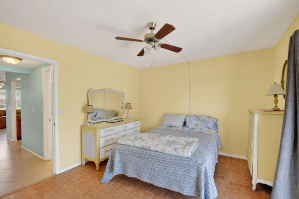 $140,000 | 370 Horizon Street East, Boynton Beach, FL 33435