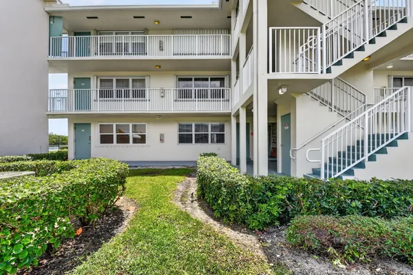 $140,000 | 370 Horizon Street East, Boynton Beach, FL 33435
