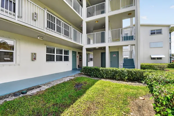 $140,000 | 370 Horizon Street East, Boynton Beach, FL 33435