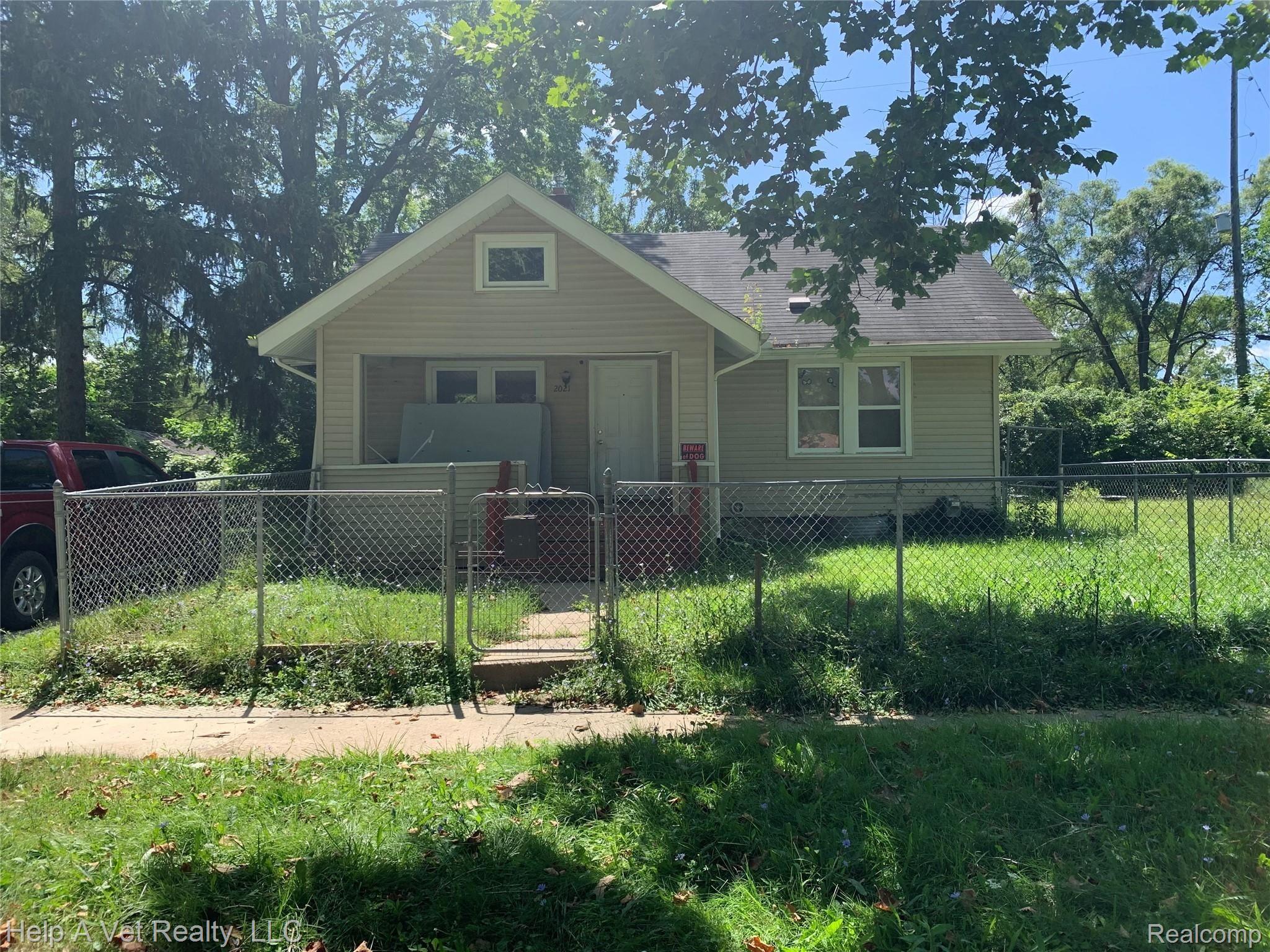2021 Mackin Road Flint, MI 48504 - Photo 2 of 6 IMG_1991.JPG