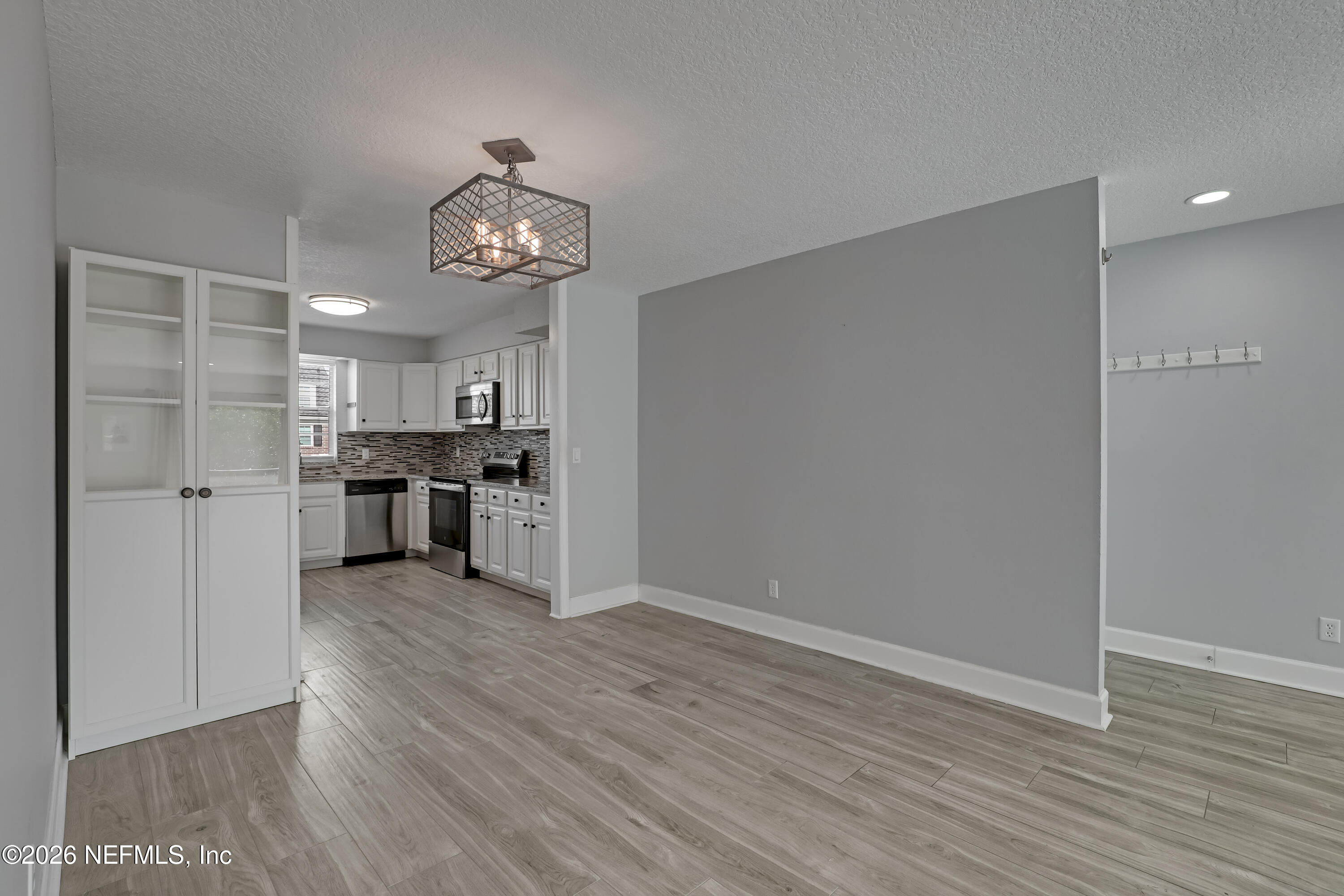 4915 Baymeadows Road, Unit 8H Jacksonville, FL 32217 - Photo 4 of 40 03 Dining Room