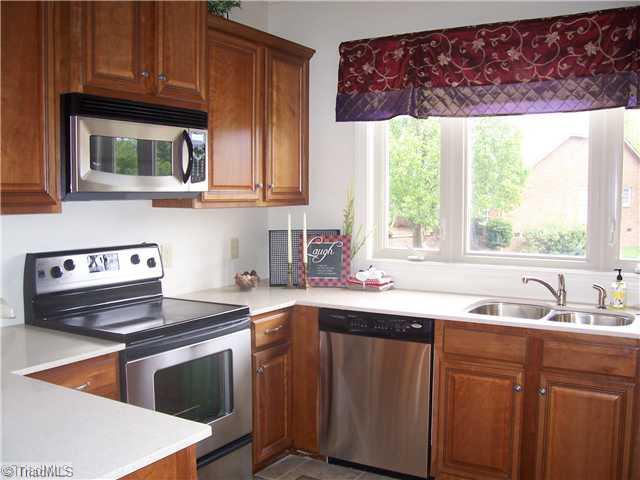 1715 Chickadee High Point High Point, NC 27262 - Photo 6 of 16 Kitchen.