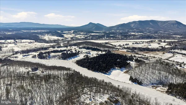 $2,000,000 | 690 Comforter Lane, Middletown, VA 22645