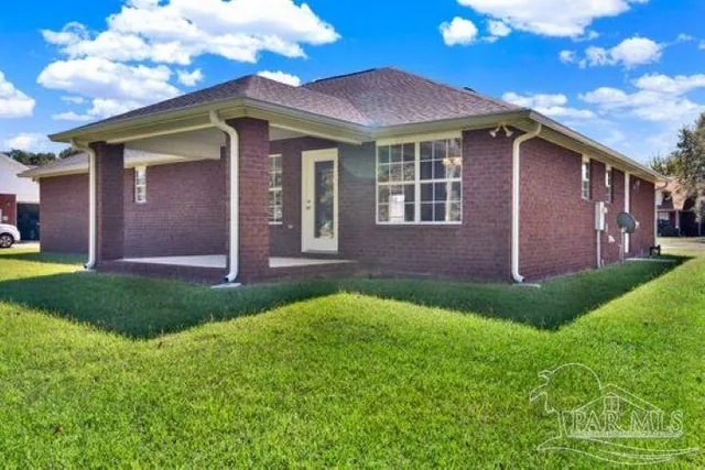 a view of yard with grass and trees