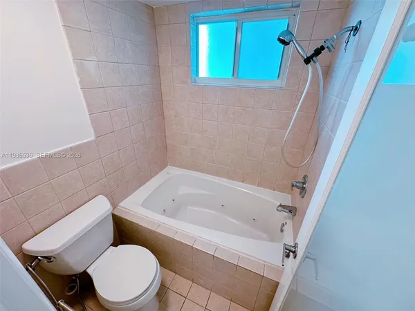 $2,700 | 1345 Lincoln Road, Unit 402, Miami Beach, FL 33139