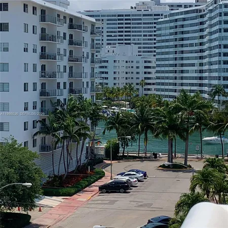$2,700 | 1345 Lincoln Road, Unit 402, Miami Beach, FL 33139