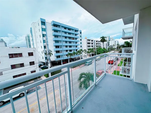 $2,700 | 1345 Lincoln Road, Unit 402, Miami Beach, FL 33139