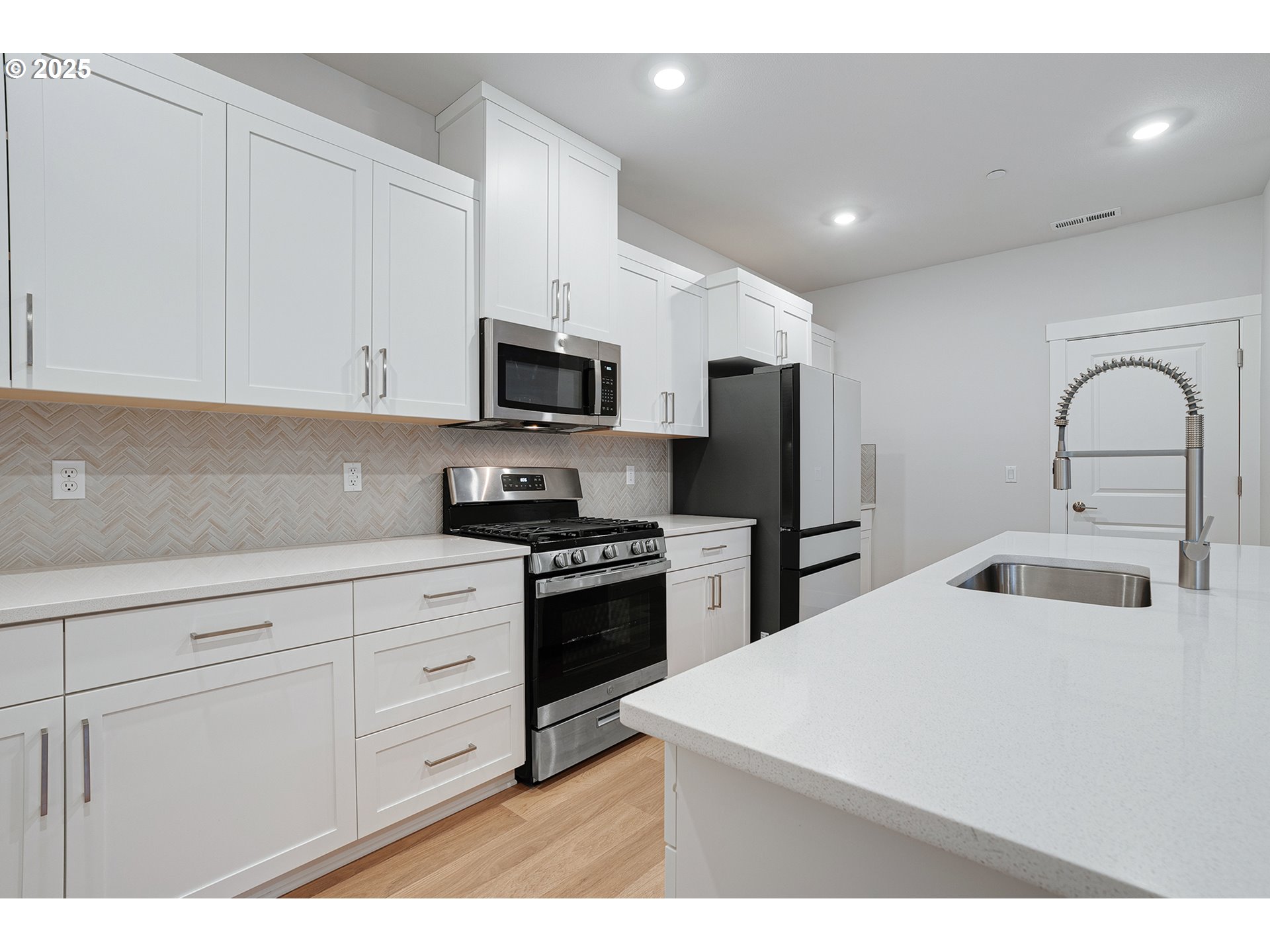 11056 Southwest Verdun Loop Wilsonville, OR 97070 - Photo 13 of 40 Gallery Image 13