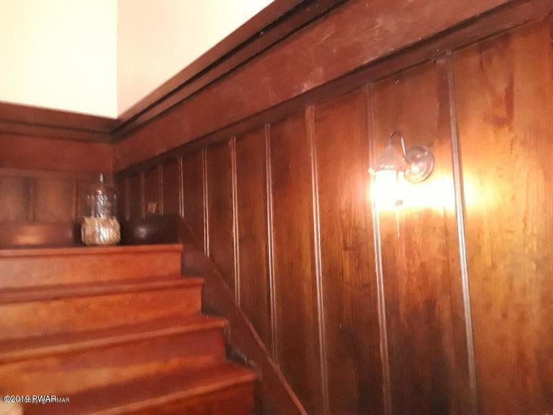 194 Monomonock Road Cresco, PA 18326 - Photo 19 of 35 Stairway