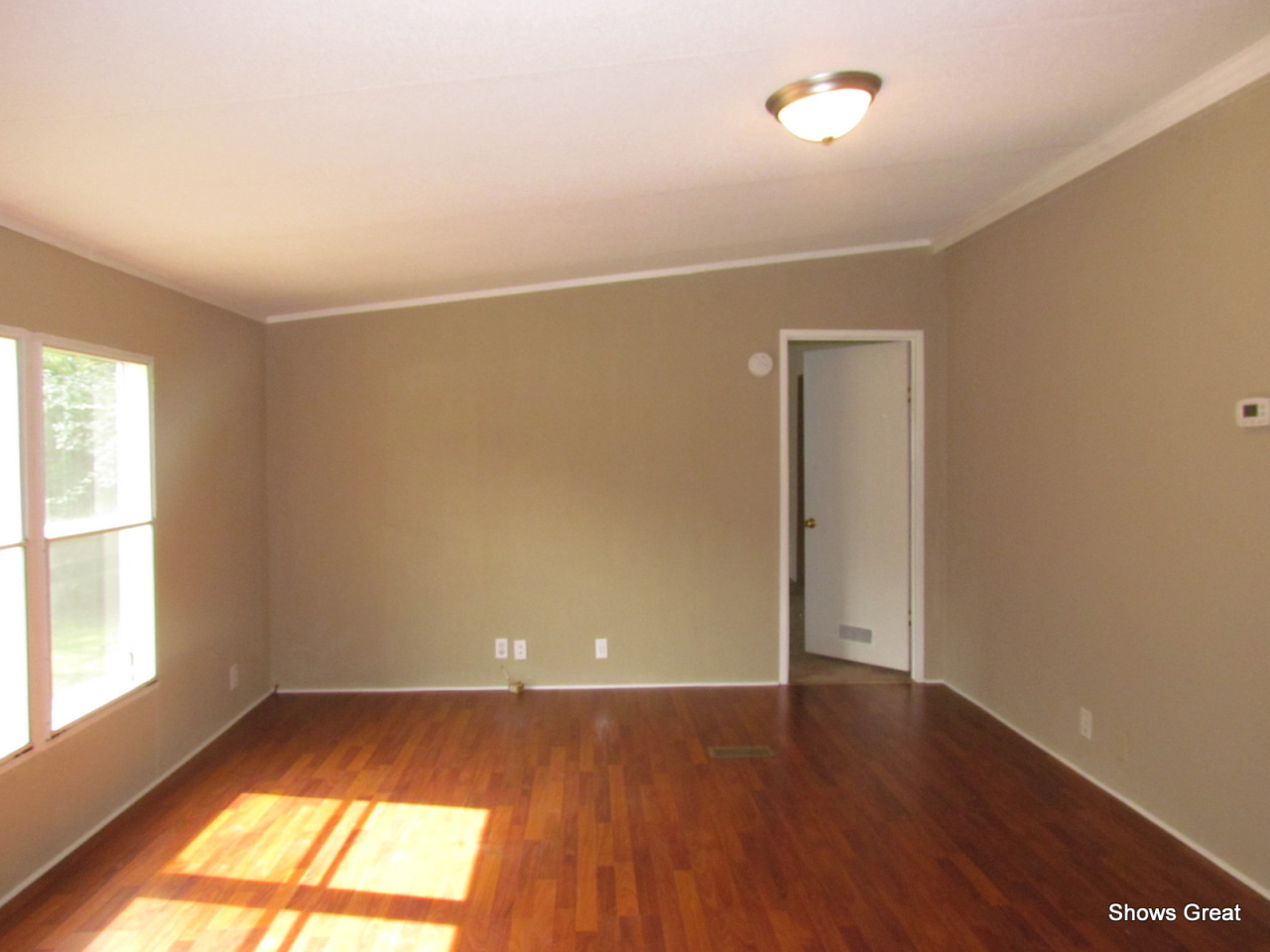 5586 Altice Road Moneta, VA 24121 - Photo 4 of 12 Living Room
