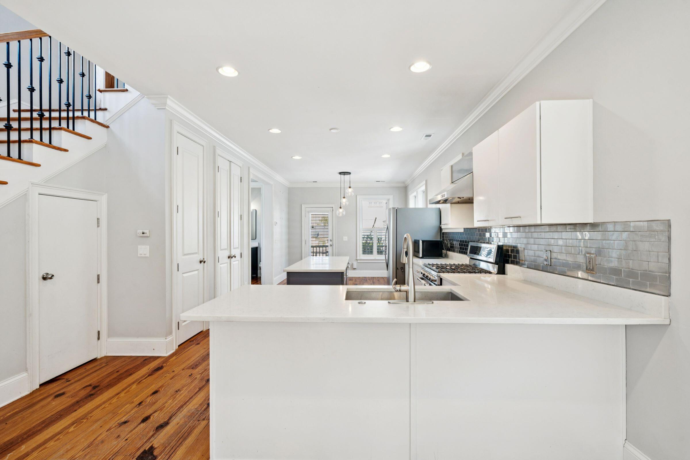 194 Fishburne Street Charleston, SC 29403 - Photo 12 of 50 194FishburneSt-KeenEyeMarketing-015