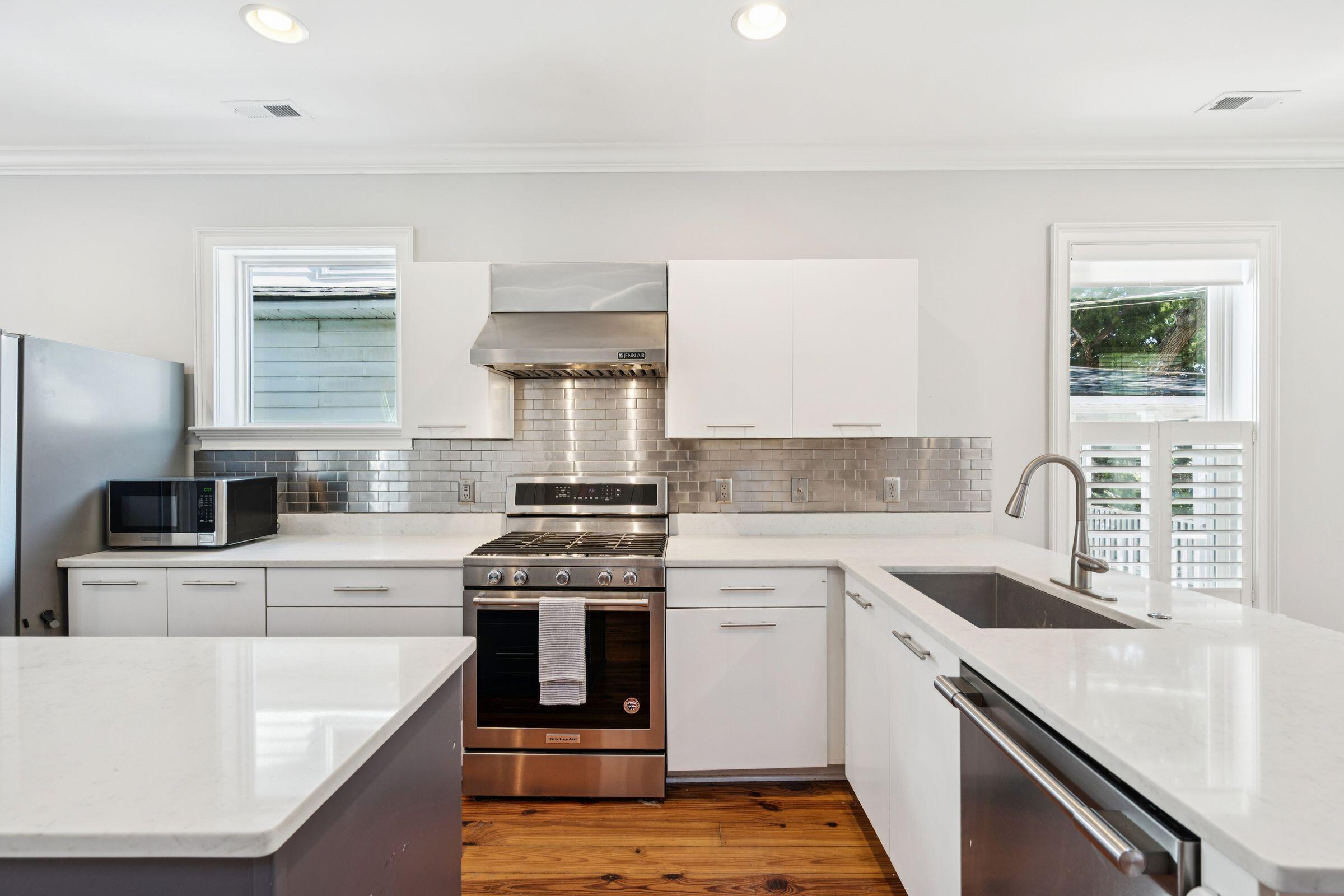 194 Fishburne Street Charleston, SC 29403 - Photo 15 of 50 194FishburneSt-KeenEyeMarketing-018