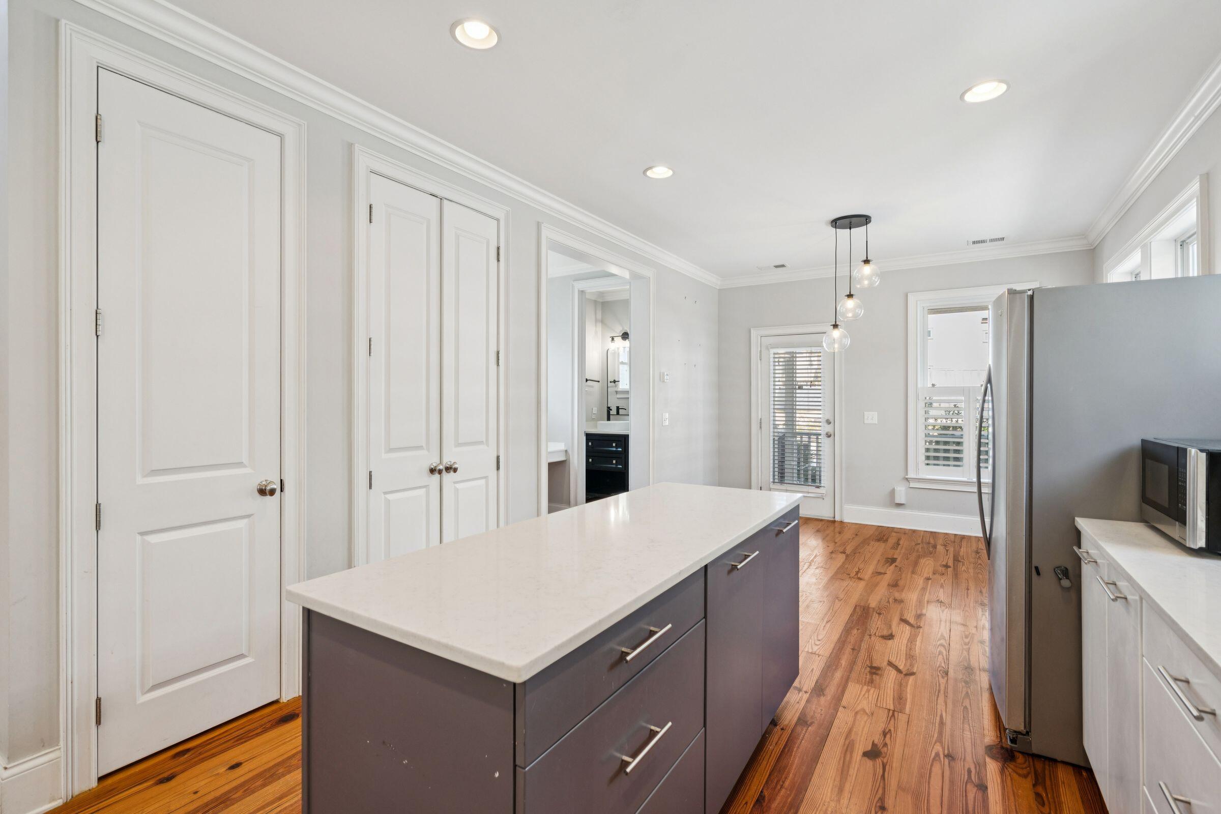 194 Fishburne Street Charleston, SC 29403 - Photo 16 of 50 194FishburneSt-KeenEyeMarketing-019