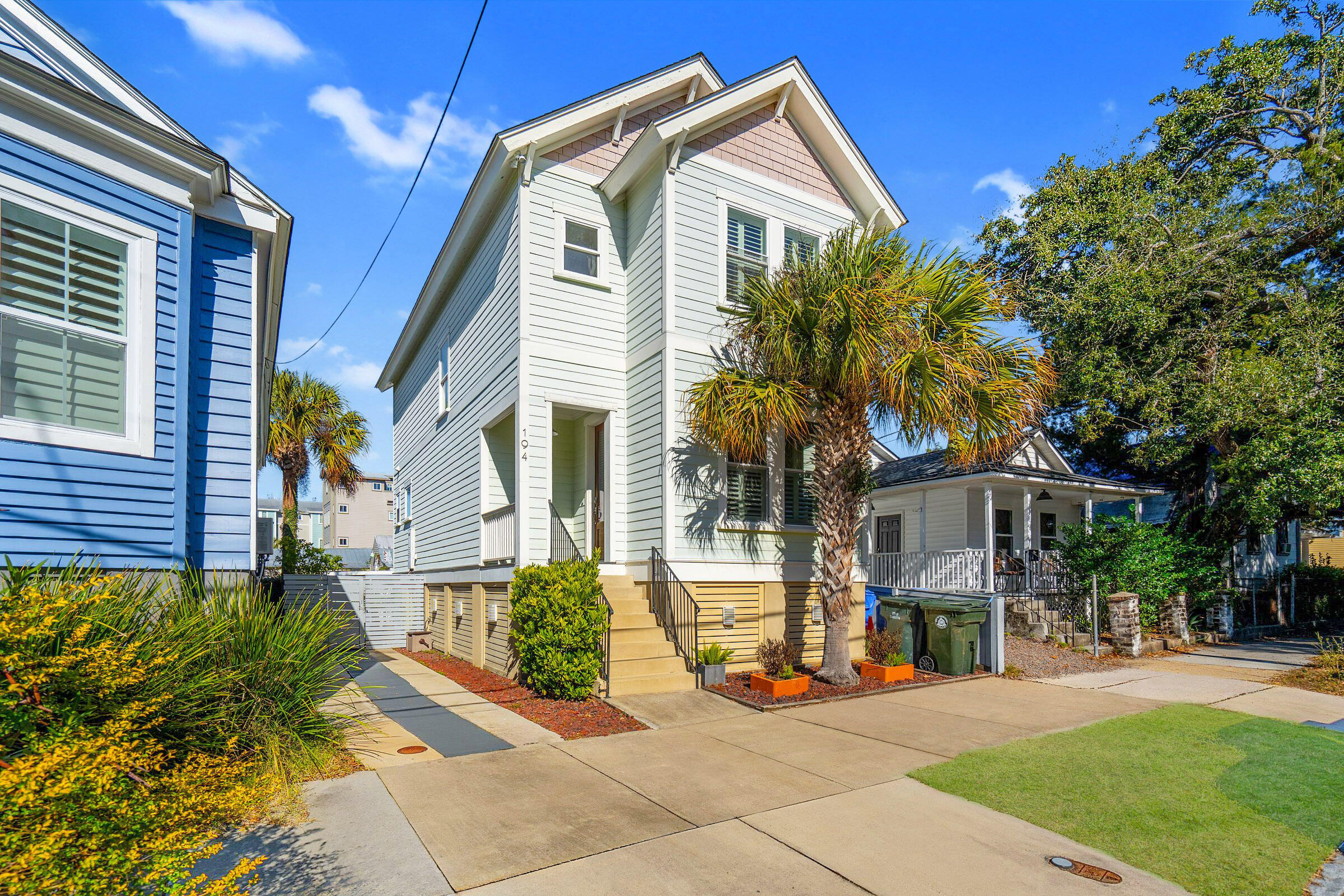 194 Fishburne Street Charleston, SC 29403 - Photo 2 of 50 194FishburneSt-KeenEyeMarketing-002-3