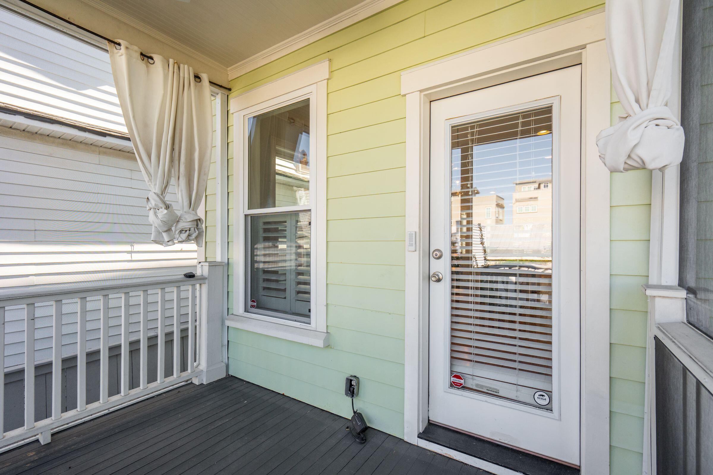 194 Fishburne Street Charleston, SC 29403 - Photo 23 of 50 194FishburneSt-KeenEyeMarketing-026