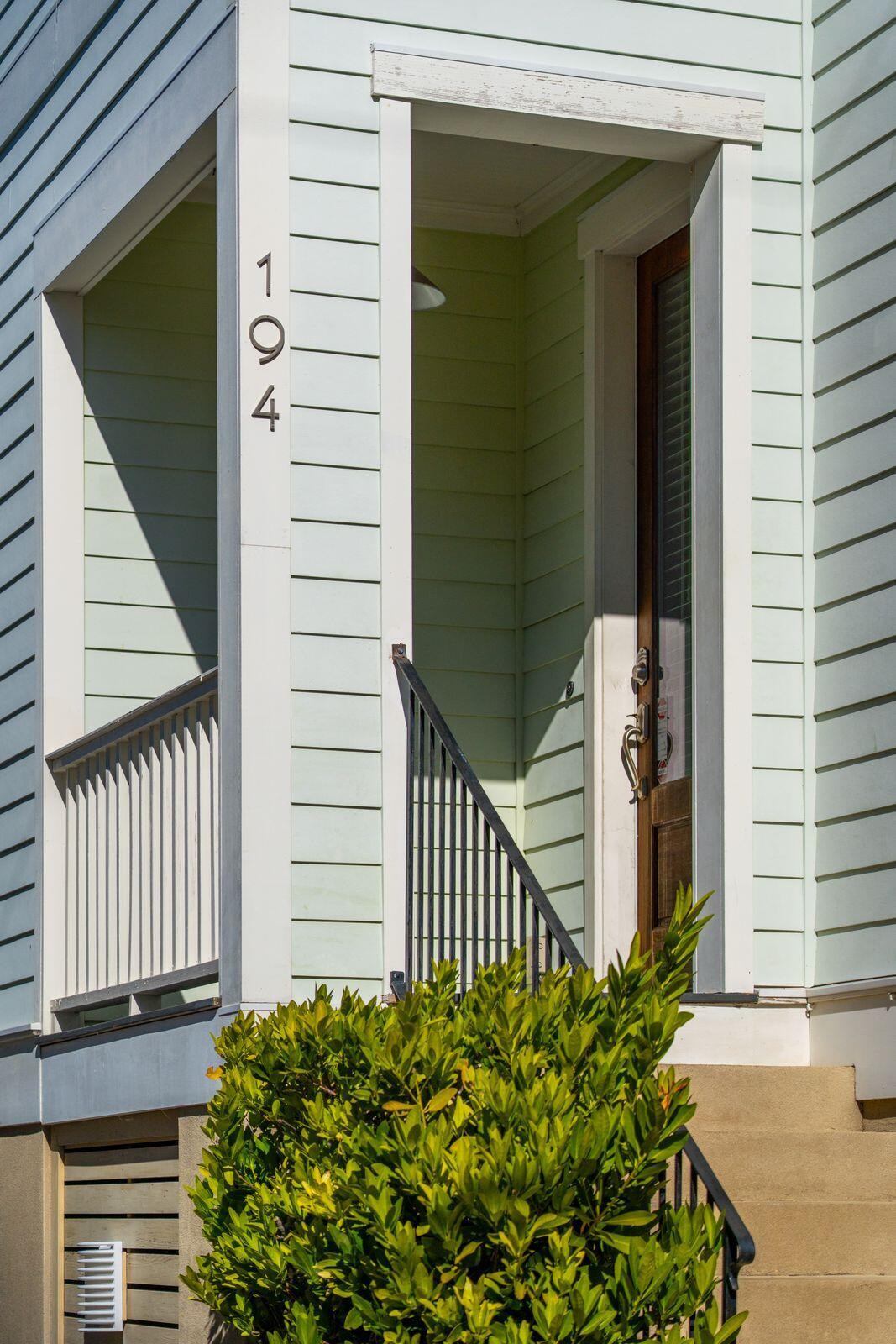 194 Fishburne Street Charleston, SC 29403 - Photo 4 of 50 194FishburneSt-KeenEyeMarketing-004