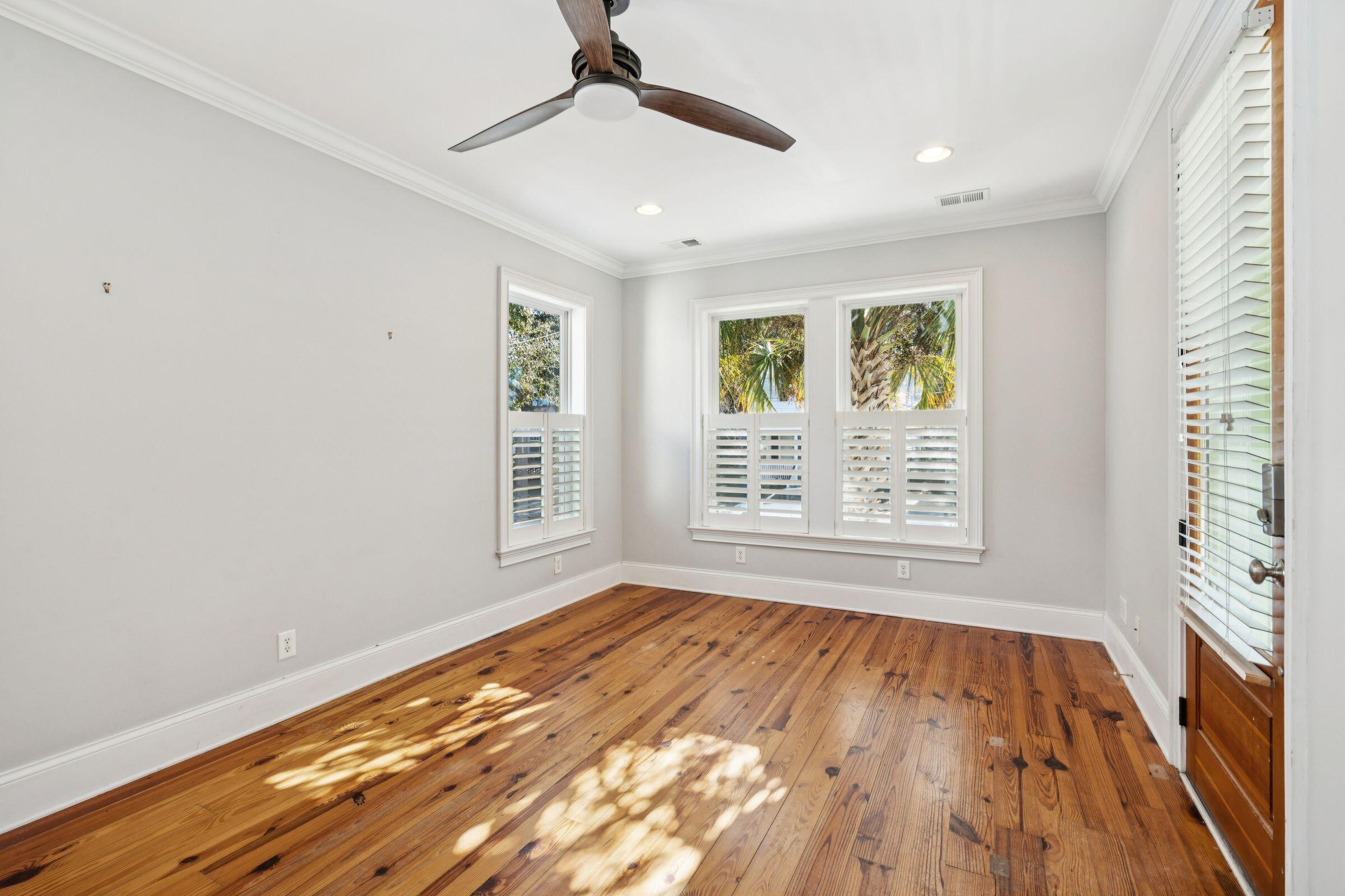 194 Fishburne Street Charleston, SC 29403 - Photo 5 of 50 194FishburneSt-KeenEyeMarketing-010