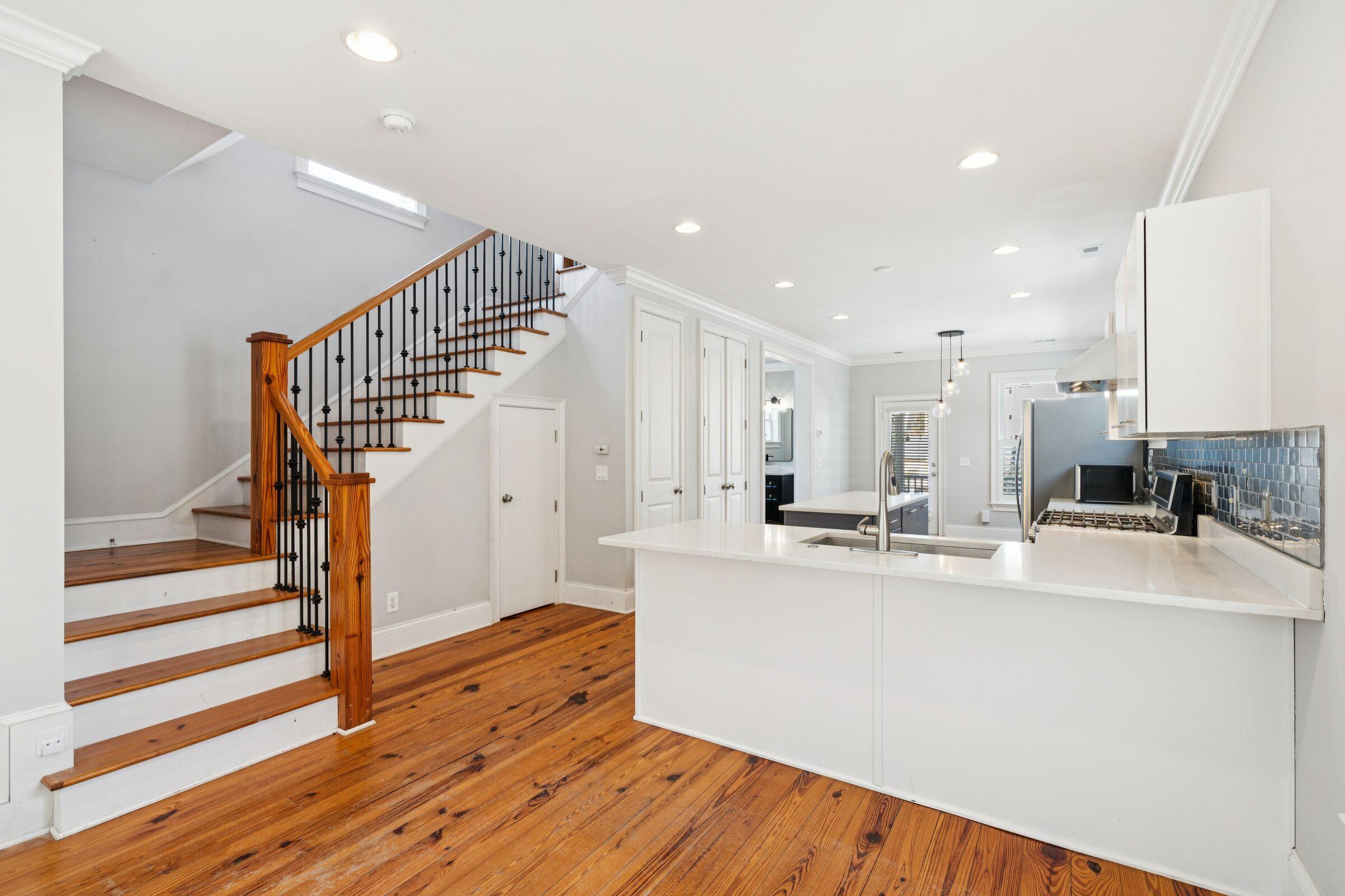 194 Fishburne Street Charleston, SC 29403 - Photo 10 of 50 194FishburneSt-KeenEyeMarketing-014