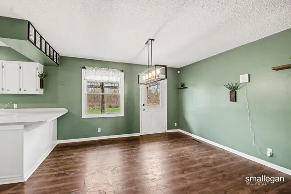 $279,900 | 1120 South Loomis Road, Mount Pleasant, MI 48858