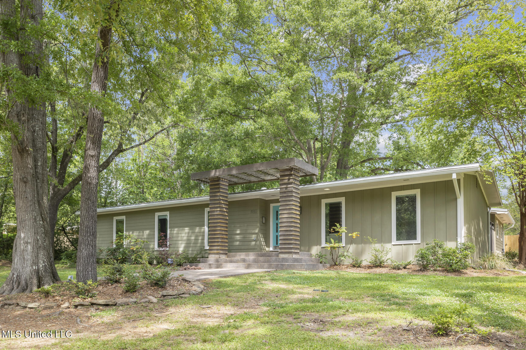 1980 Aztec Drive Jackson, MS 39211 - Photo 3 of 42 1980 Aztec Dr-2