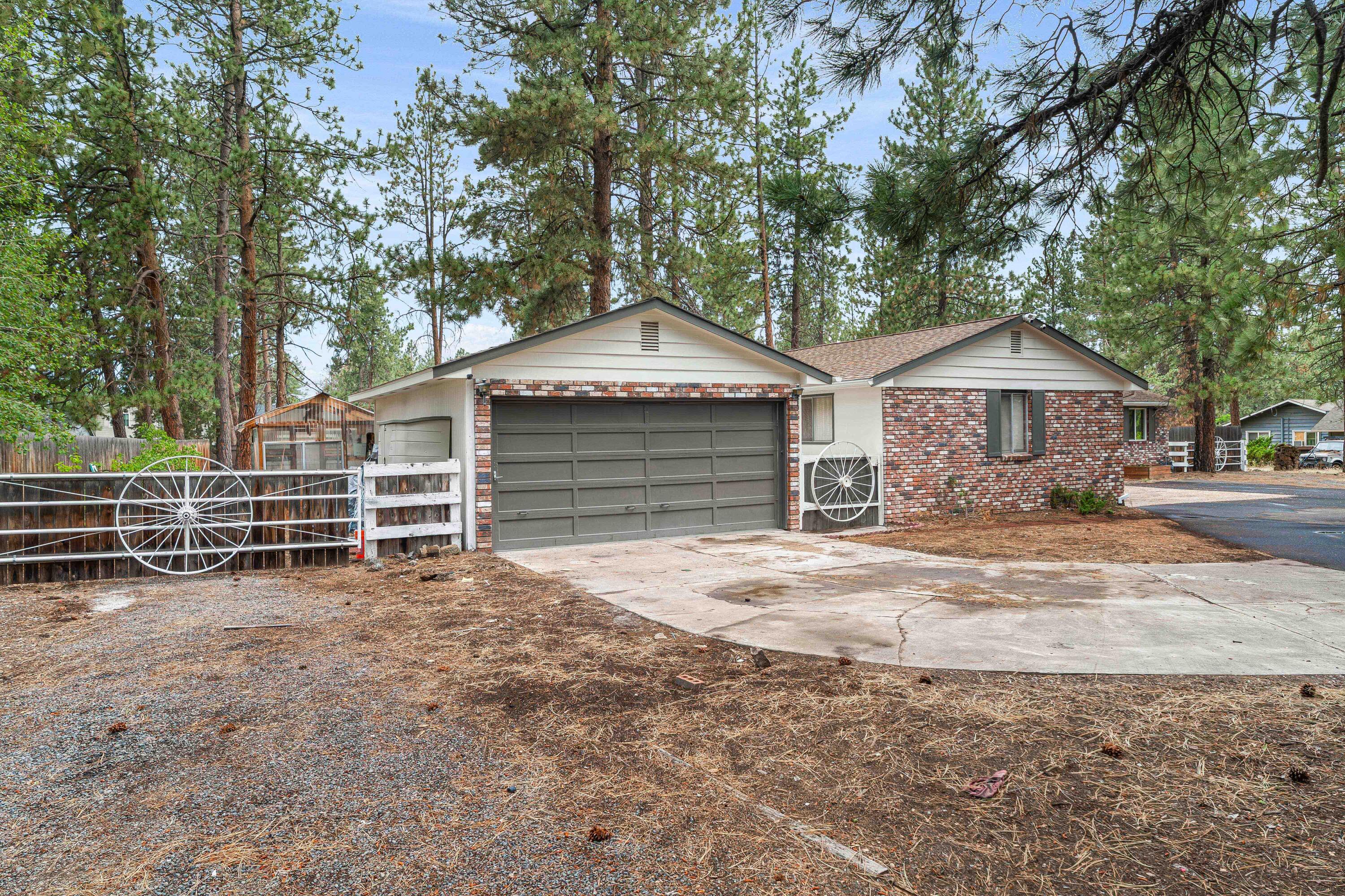 60889 Parrell Road Bend, OR 97702 - Photo 2 of 35 26-New
