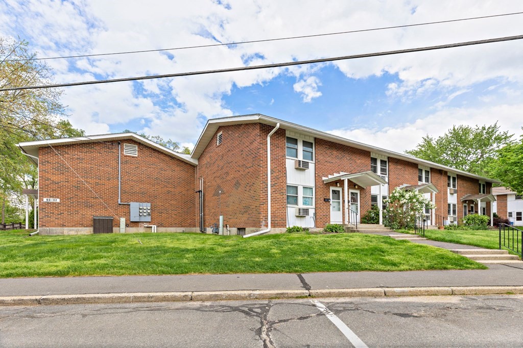 97 Manor Court, Unit 97 Springfield, MA 01118 - Photo 1 of 24 Gallery Image 1