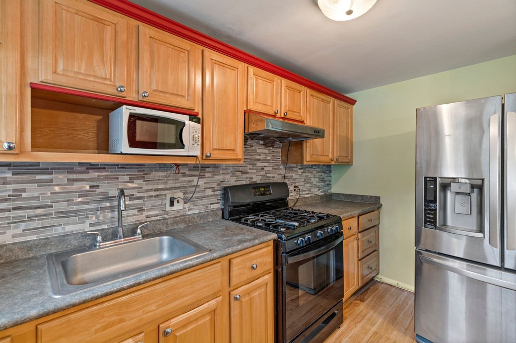 97 Manor Court, Unit 97 Springfield, MA 01118 - Photo 20 of 24 Gallery Image 20