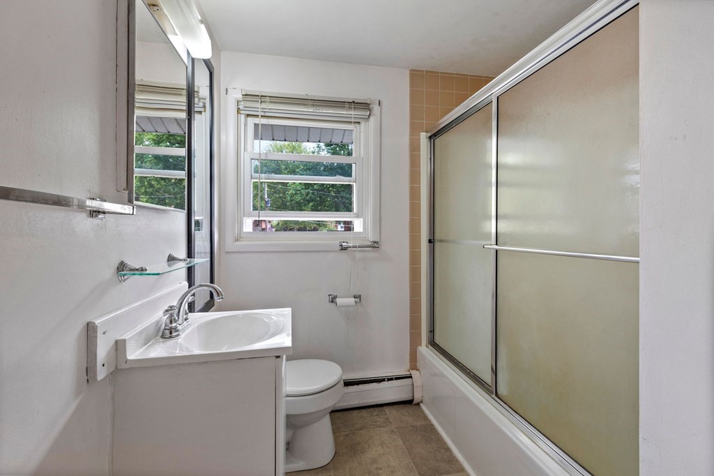 97 Manor Court, Unit 97 Springfield, MA 01118 - Photo 6 of 24 Gallery Image 6