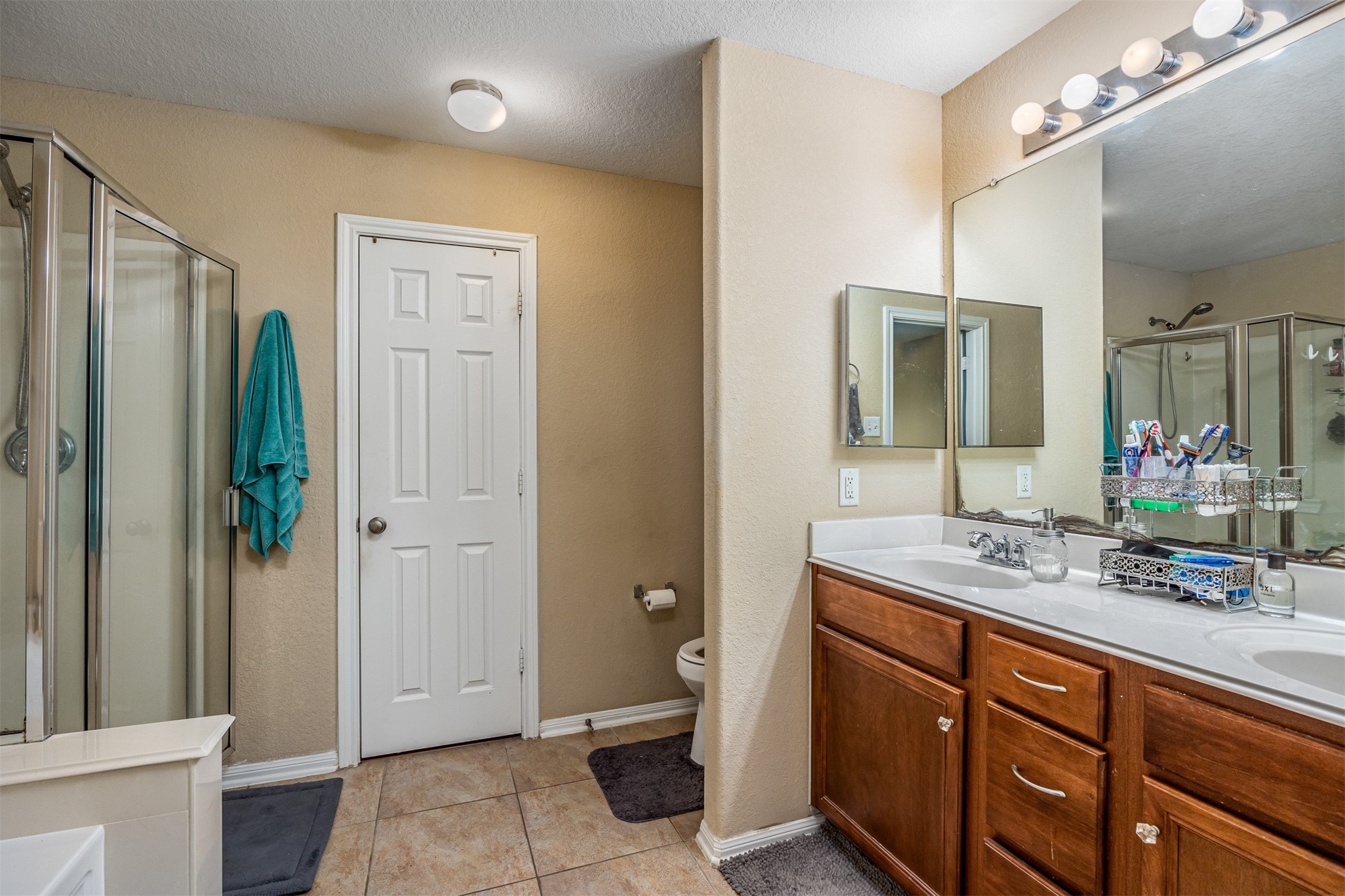 5422 Rio Drive Baytown, TX 77521 - Photo 19 of 37 Primary Bathroon