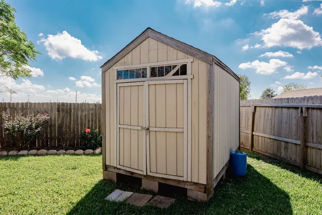 $279,000 | 5422 Rio Drive, Baytown, TX 77521