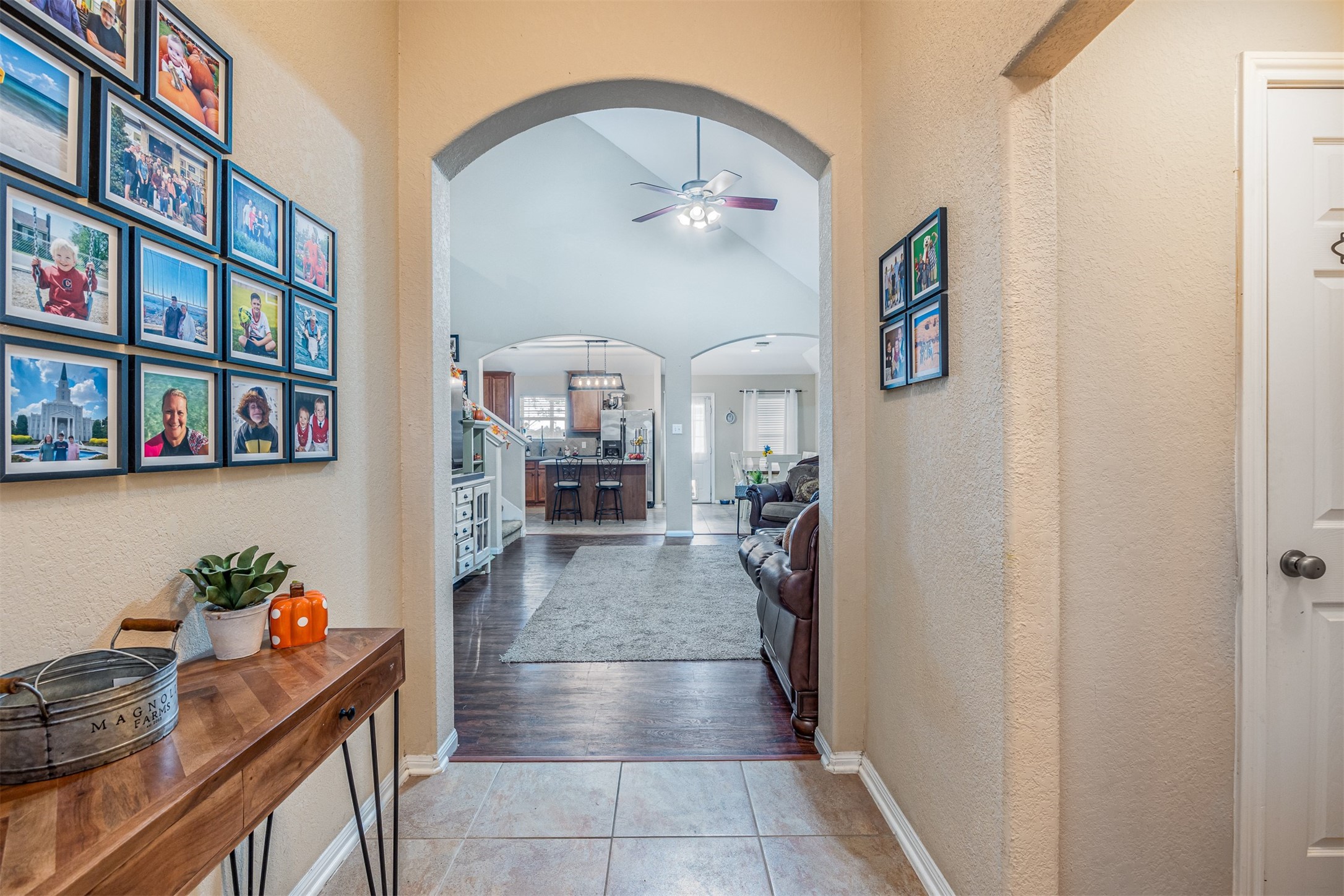 5422 Rio Drive Baytown, TX 77521 - Photo 6 of 37 Entry way