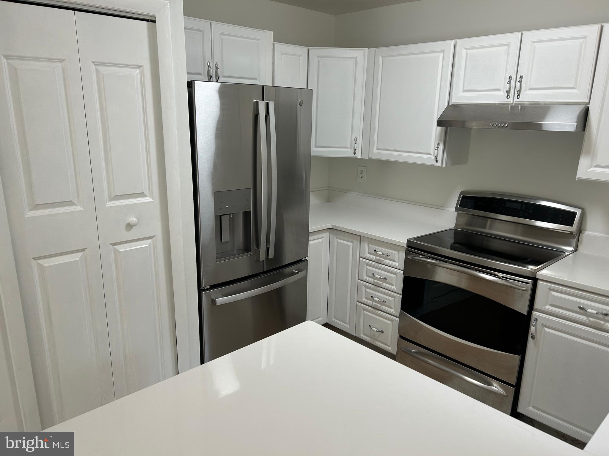 1350 Ritchie Highway Arnold, MD 21012 - Photo 15 of 30 a kitchen with appliances and cabinets