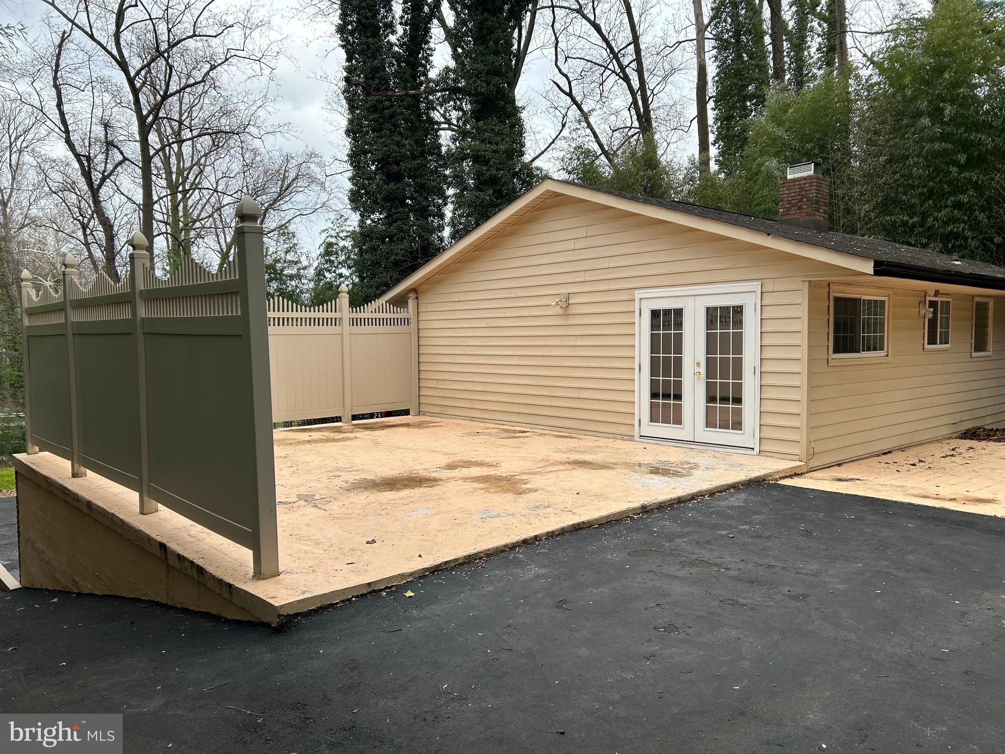 1350 Ritchie Highway Arnold, MD 21012 - Photo 25 of 30 a backyard of a house with wooden fence
