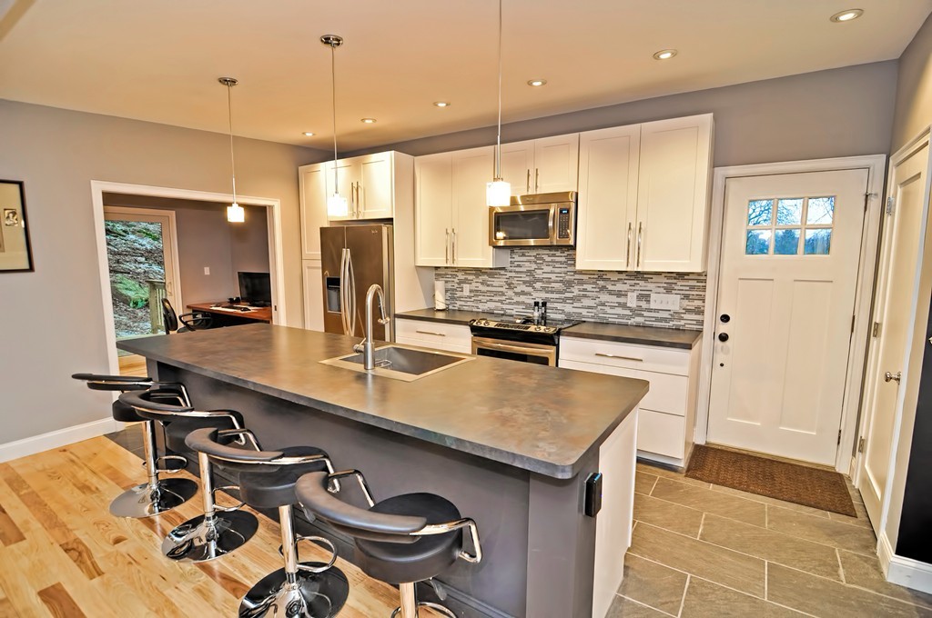 33 Walnut Knolls Canton, MA 02021 - Photo 5 of 24 Gallery Image 5