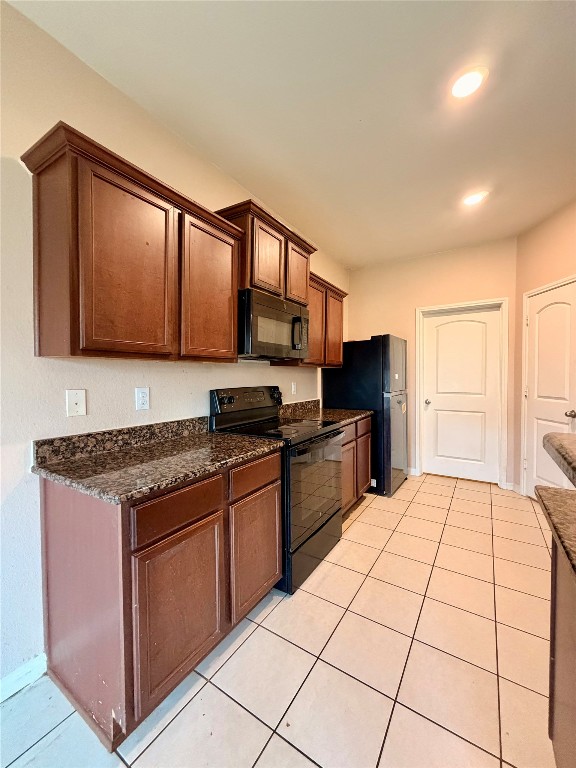 1303 Emerald Stone Drive Rosharon, TX 77583 - Photo 16 of 24 Kitchen