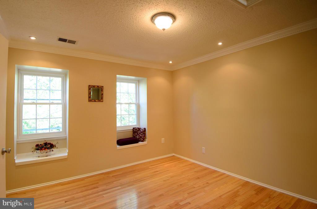 2330 Hunters Square Court Reston, VA 20191 - Photo 13 of 30 a view of an empty room with a window