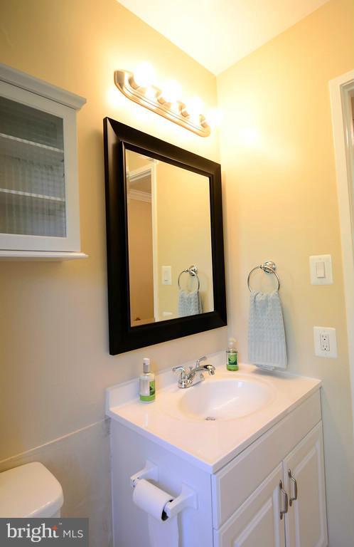 2330 Hunters Square Court Reston, VA 20191 - Photo 16 of 30 a bathroom with a sink and a mirror