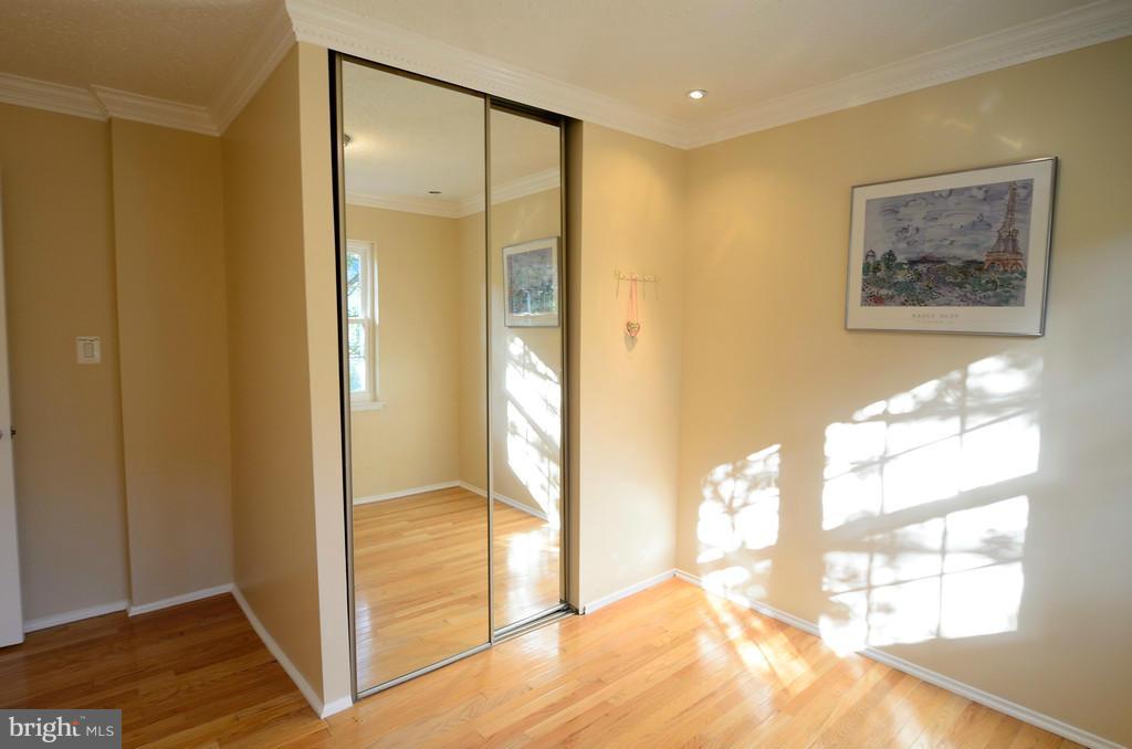 2330 Hunters Square Court Reston, VA 20191 - Photo 19 of 30 a view of an empty room and window