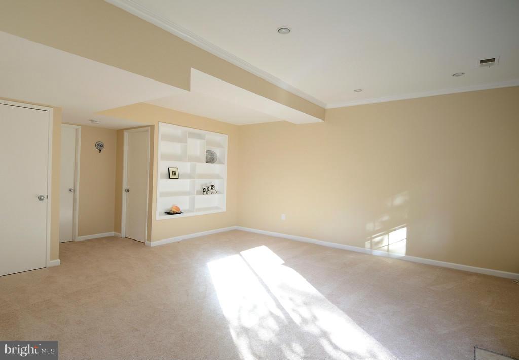 2330 Hunters Square Court Reston, VA 20191 - Photo 24 of 30 a view of a big room with closet and windows