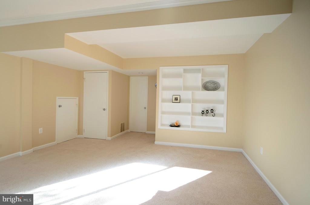 2330 Hunters Square Court Reston, VA 20191 - Photo 25 of 30 a view of an empty room