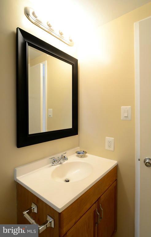 2330 Hunters Square Court Reston, VA 20191 - Photo 26 of 30 a bathroom with a sink vanity and a mirror