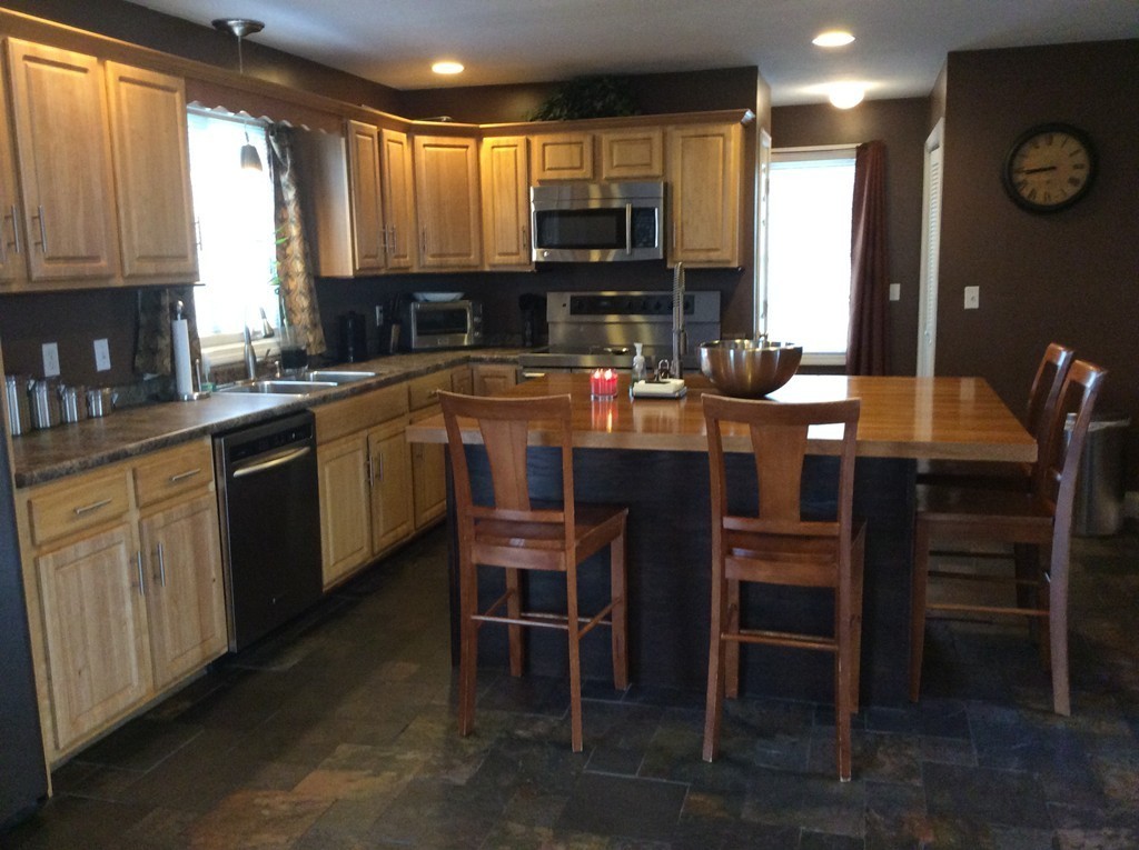 302 Neptune Street Fall River, MA 02721 - Photo 7 of 23 Gallery Image 7