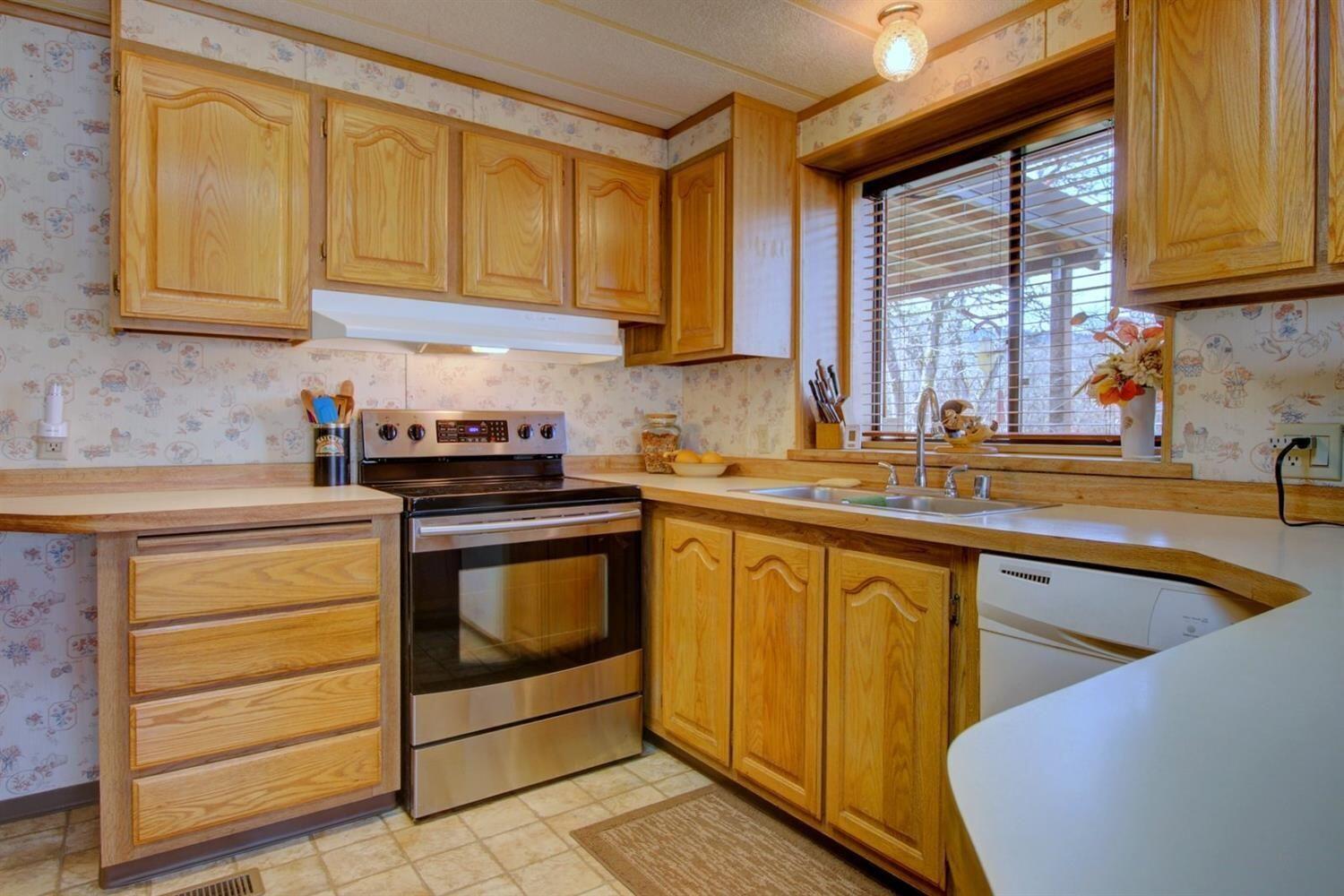 5723 Old Stage Road Central Point, OR 97502 - Photo 6 of 24 04