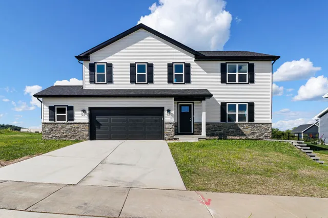$579,900 | 244 Hawks View, Edgerton, WI 53534